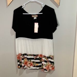 Floral color blocked T-shirt size petite medium